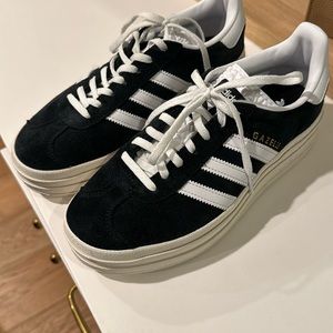 Adidas Gazelle Navy size 7 1/2 Women